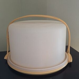 Vintage Tupperware Cake Carrier Taker Harvest Gold & White w/ Handle